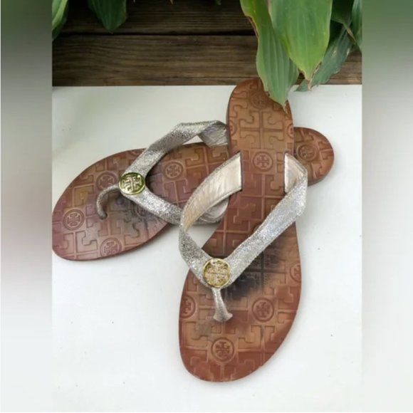 Tory Burch silver with gold tone TB logo women’s sandals size 8.5-9 - Picture 1 of 9